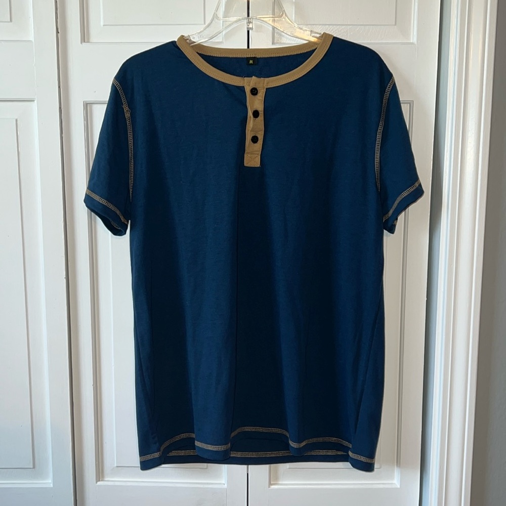 Size M. Men’s shirt.